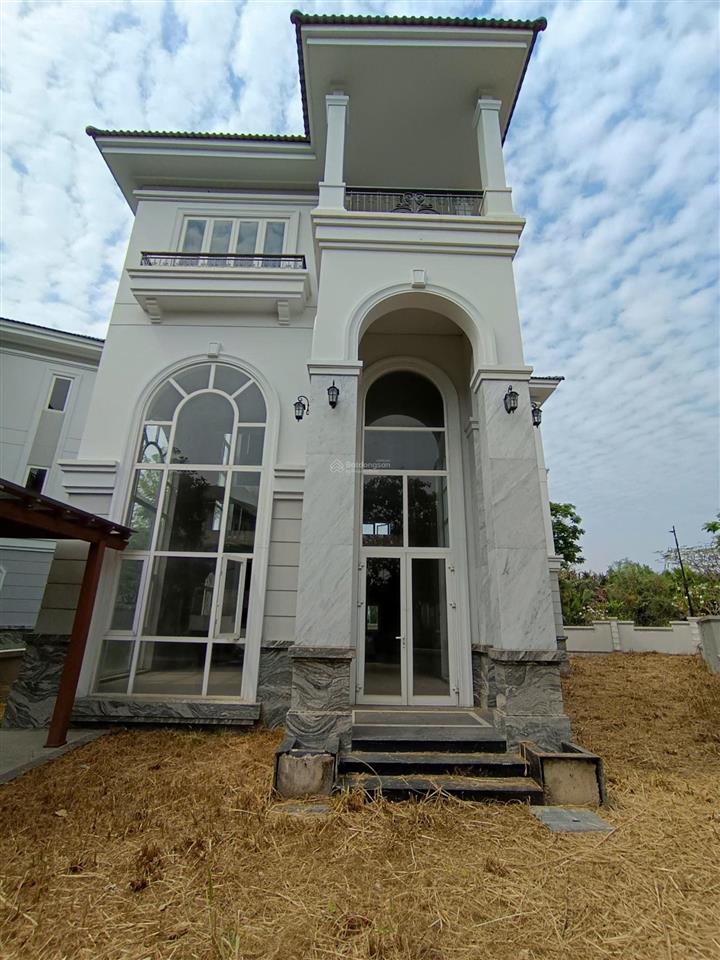 Căn 2 mt khu sol villas. vị trí cực đẹp. dt 342m2, chỉ 39 tỷ.  0902 746 ***