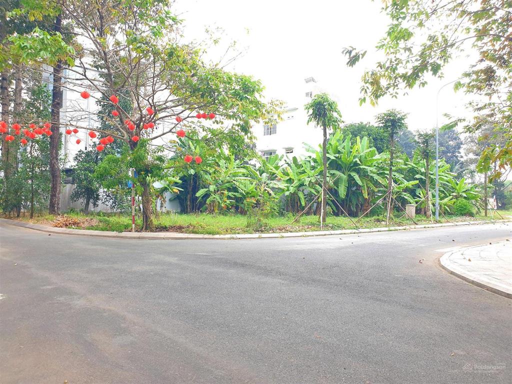 Đất sổ đỏ, xd tự do, khu tam đa  bcr. lô 2 mt trước sau. dt 6.5x18,6=122m2.  0902 746 ***