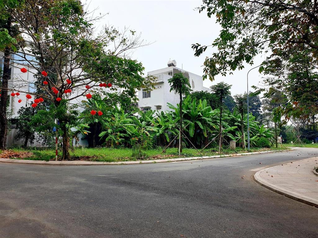 Đất sổ đỏ, xd tự do, khu tam đa  bcr. lô 2 mt trước sau. dt 6.5x18,6=122m2.  0902 746 ***