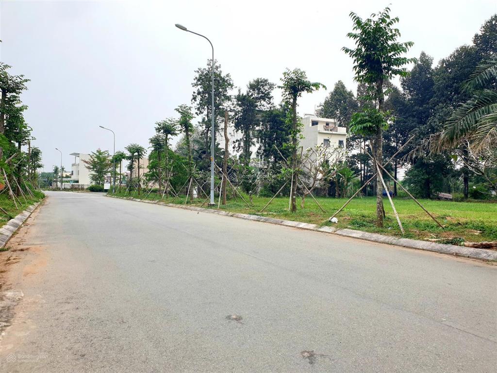 Đất sổ đỏ, xd tự do, khu tam đa  bcr. lô 2 mt trước sau. dt 6.5x18,6=122m2.  0902 746 ***