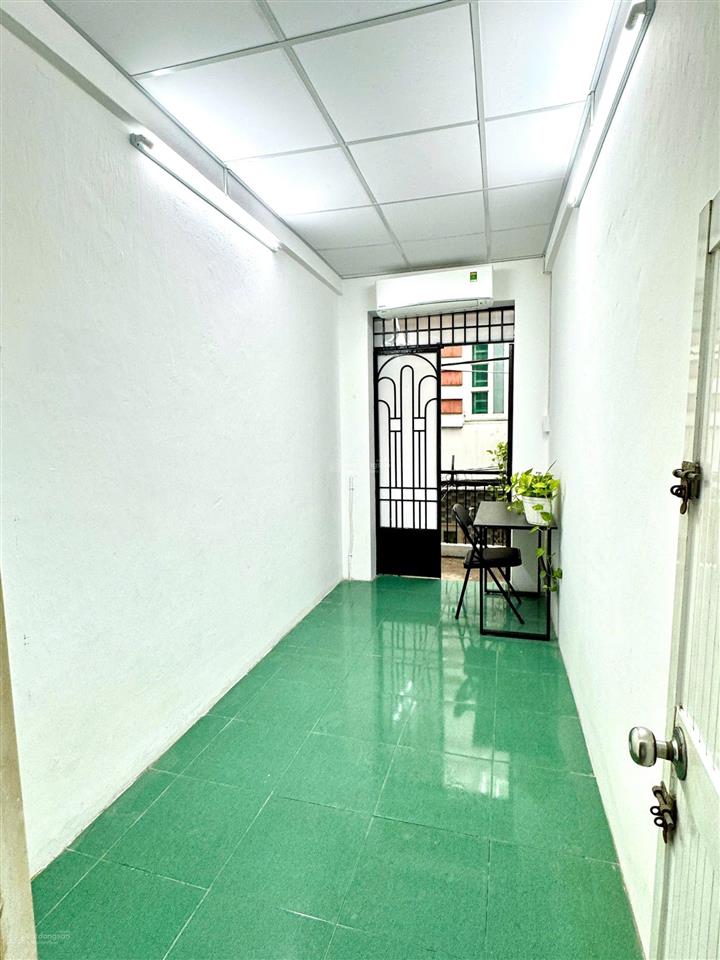 Phòng ban công, cửa sổ, sẵn nội thất. ngay ngã 3 vạn kiếp với phan xích long