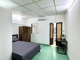 Phòng ban công, cửa sổ, sẵn nội thất. ngay ngã 3 vạn kiếp với phan xích long