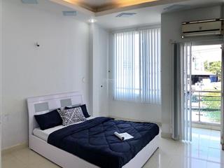 Phòng ban công, sẵn tiện nghi, thoáng mát. ngay chợ phạm văn hai