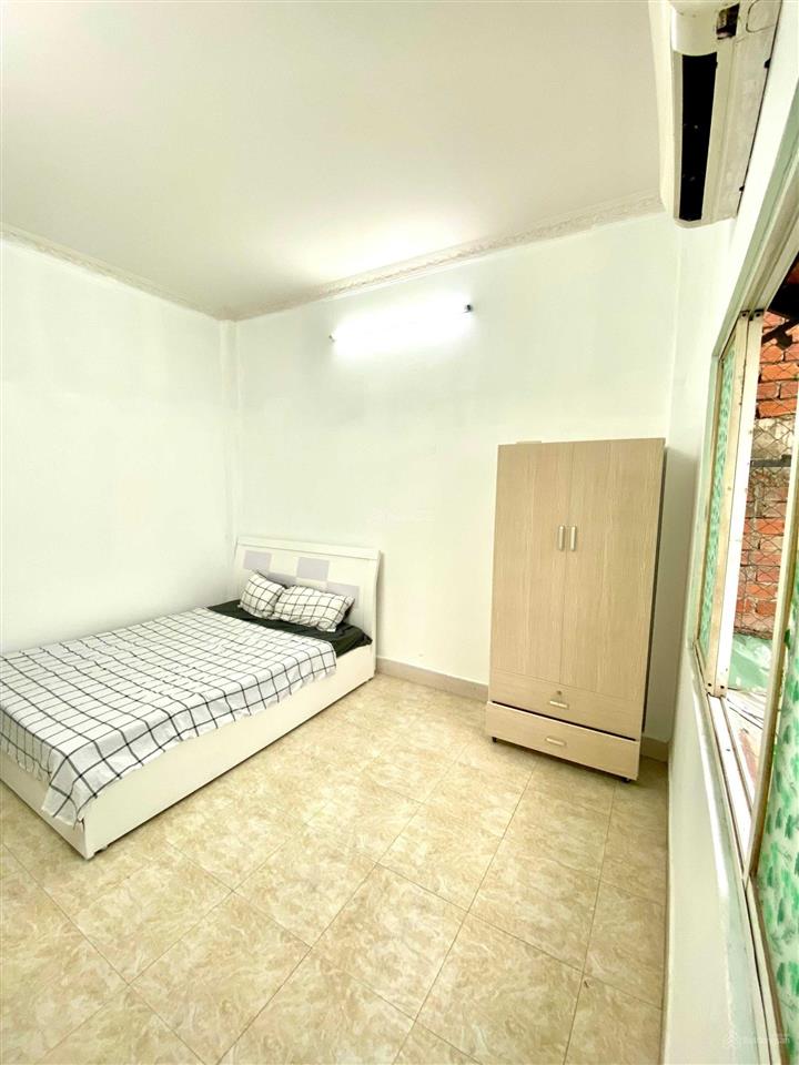 Phòng sẵn nội thất, thoáng mát. đối diện emart phan văn trị