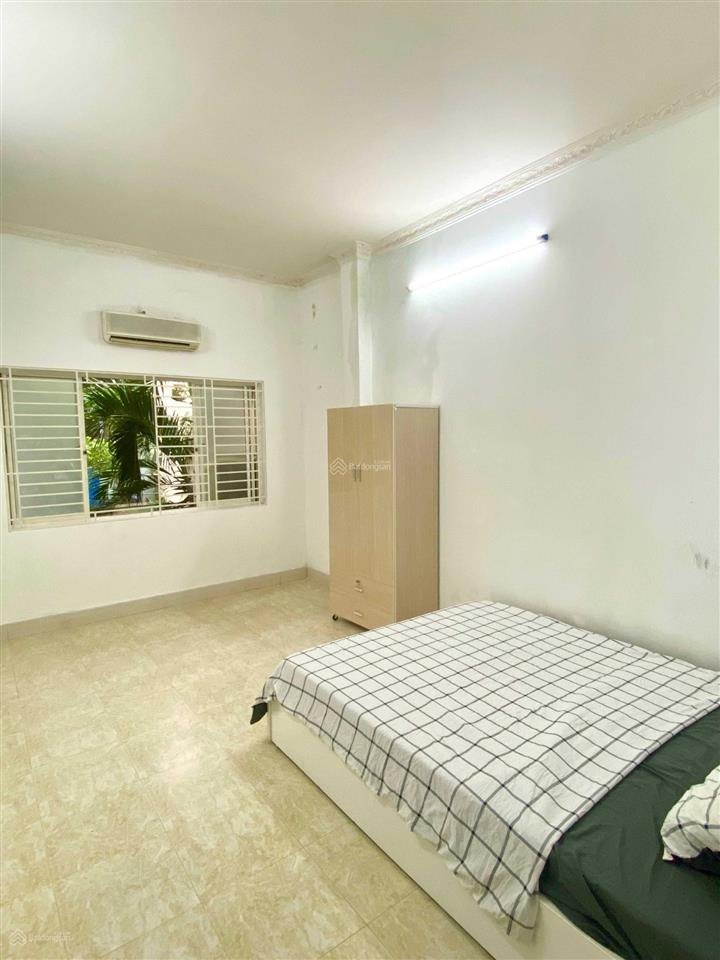 Phòng sẵn nội thất, thoáng mát. đối diện emart phan văn trị