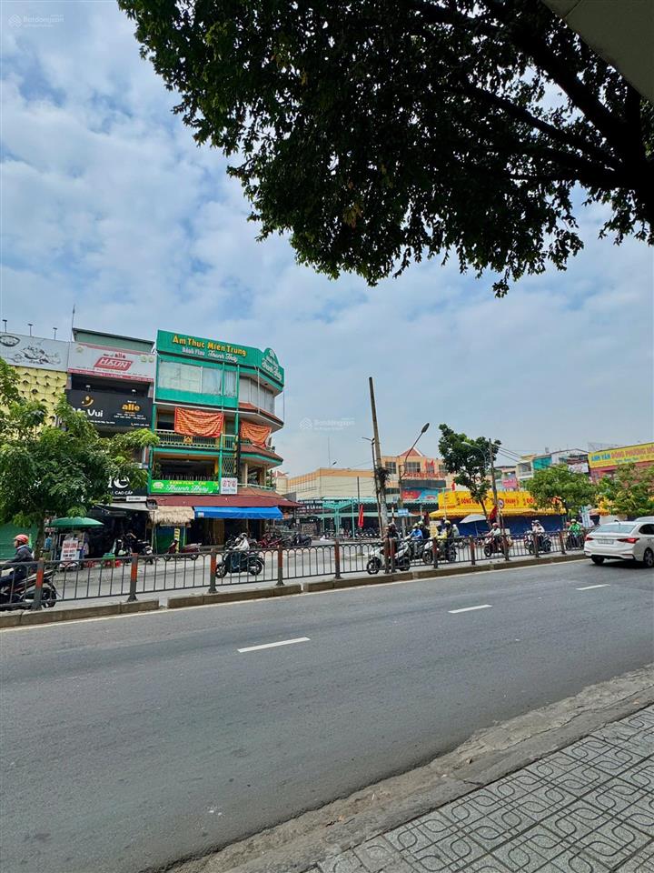 Phòng đang setup chuẩn bị khai trương. đối diện chợ hạnh thông tây, mặt tiền quang trung