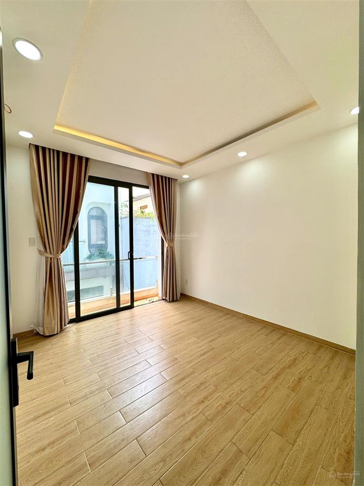 Phòng đang setup chuẩn bị khai trương. đối diện chợ hạnh thông tây, mặt tiền quang trung