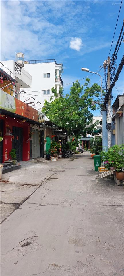 Cần bán gấp nhà h7m gần chợ, ngã tư bốn xã, khu nhà cao tầng