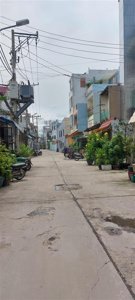 Cần bán gấp nhà h7m gần chợ, ngã tư bốn xã, khu nhà cao tầng