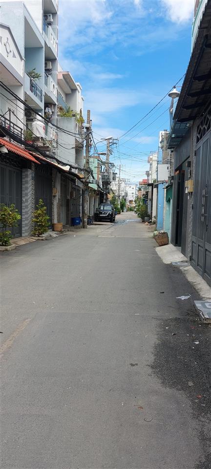 Cần bán gấp nhà h7m gần chợ, ngã tư bốn xã, khu nhà cao tầng