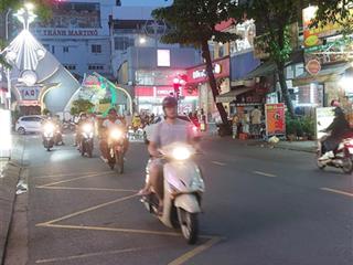 Cho thuê tầng trệt lối đi riêng ngay tân hương và độc lập