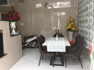 Bán nhà 4 tầng giá 6.5 tỷ đường phan xích long đoạn có hàng bông ở giữa đường