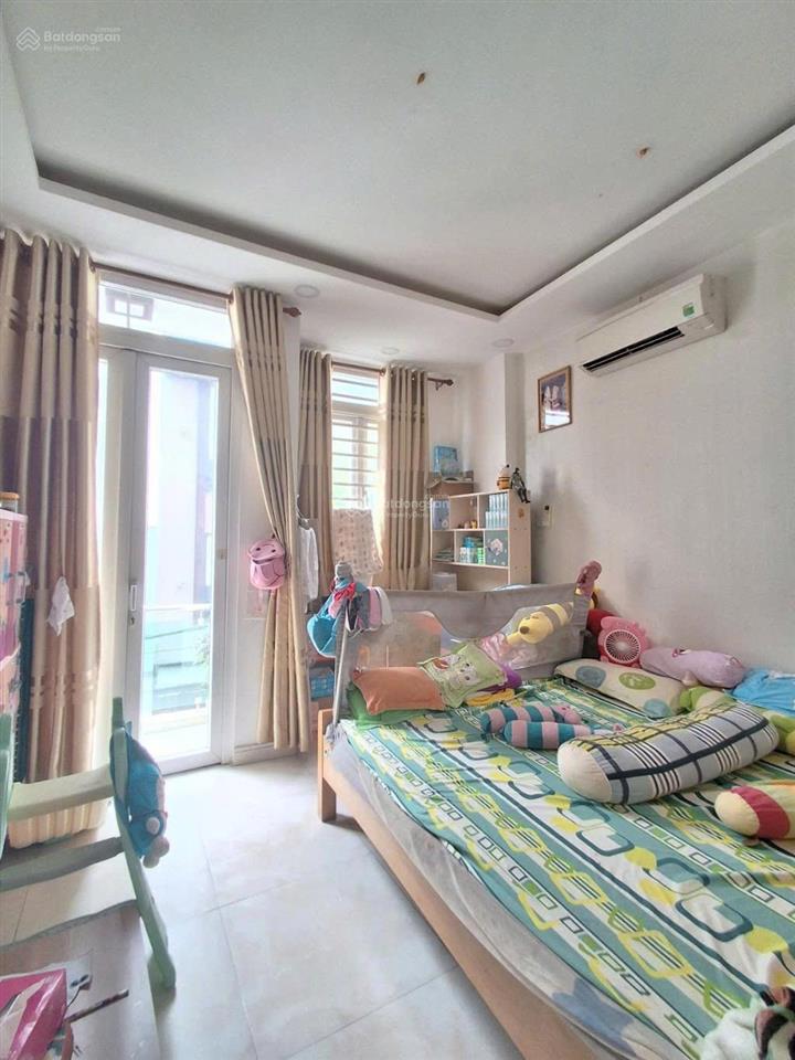 Bán nhà 18 tỷ  mặt tiền đường hoa hồng  gần phan xích long