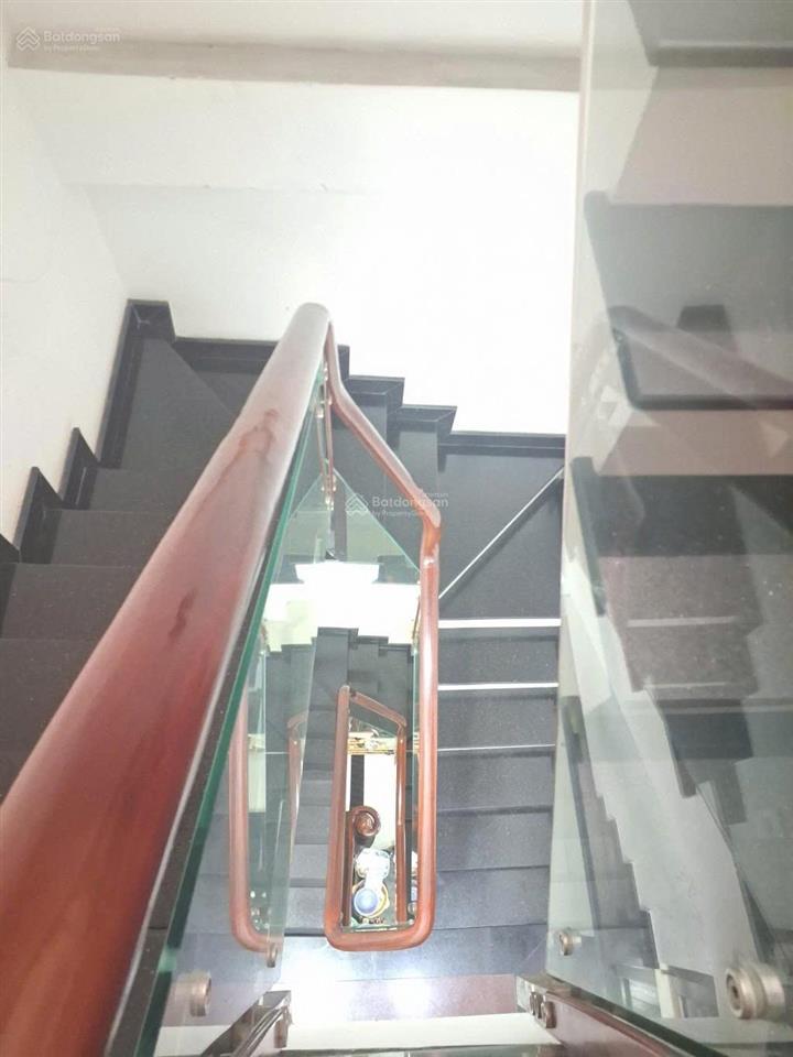 Bán nhà 18 tỷ  mặt tiền đường hoa hồng  gần phan xích long