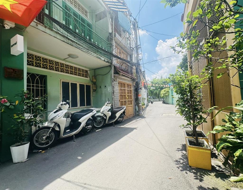 Bán nhà cũ hxh thông lý chính thắng quận 3 66m² gấp bán 11 tỷ