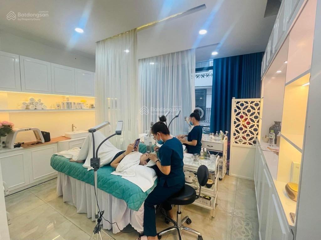 Bán nhà đang kinh doanh  phú nhuận  cho thuê 17tr/tháng  giáp bên quận 1