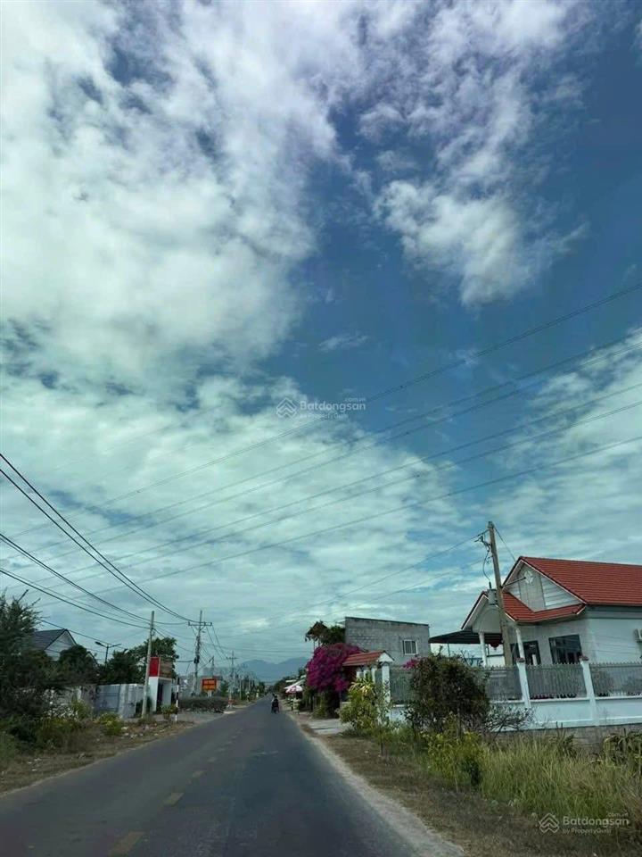Cần bán miếng đất 3 mt, ngay gần sát thành phố phan thiết. đường ô tô vào tận nơi, ra biển 15 p