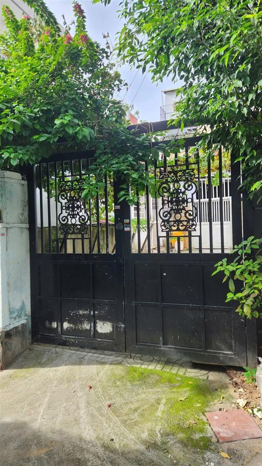 Chính chủ cần bán nhà cấp 4 tiện xây mới 100m2 full thổ cư giá 6,5 tỷ.  0917 343 ***