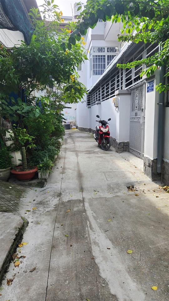 Chính chủ cần bán nhà cấp 4 tiện xây mới 100m2 full thổ cư giá 6,5 tỷ.  0917 343 ***