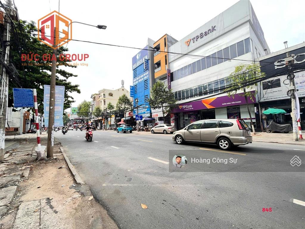 Cho thuê nhà ngang 20m mặt tiền đường phạm văn thuận ngay ngã tư vincom 1500m2 sàn giá 250 triệu