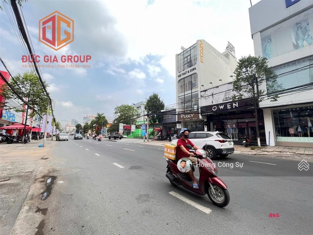 Cho thuê nhà ngang 20m mặt tiền đường phạm văn thuận ngay ngã tư vincom 1500m2 sàn giá 250 triệu