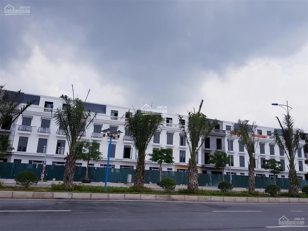 Cần bán lô shophouse ngoại giao siêu đẹp, cách ngã 4 đèn xanh đỏ 30m, kinh doanh cực tốt