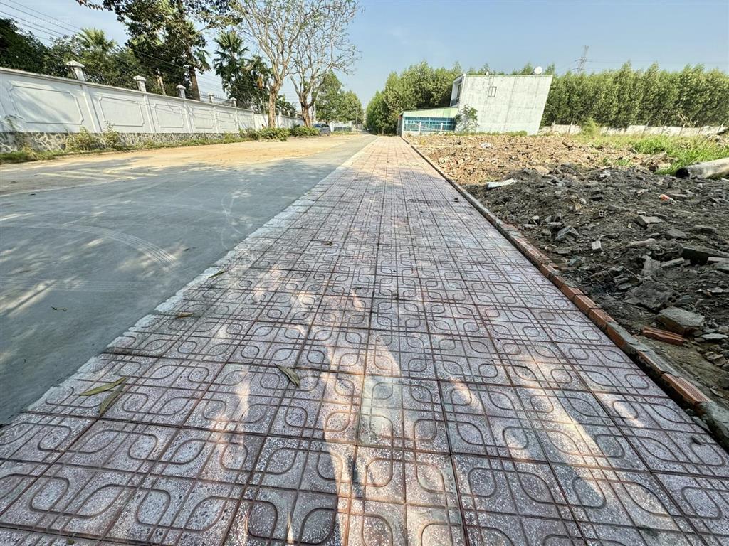 Đất thổ cư 100% ngay điểm cầu long hưng về q9 chỉ 6km, gần chợ, đối diện 2 căn biệt thự trong ảnh