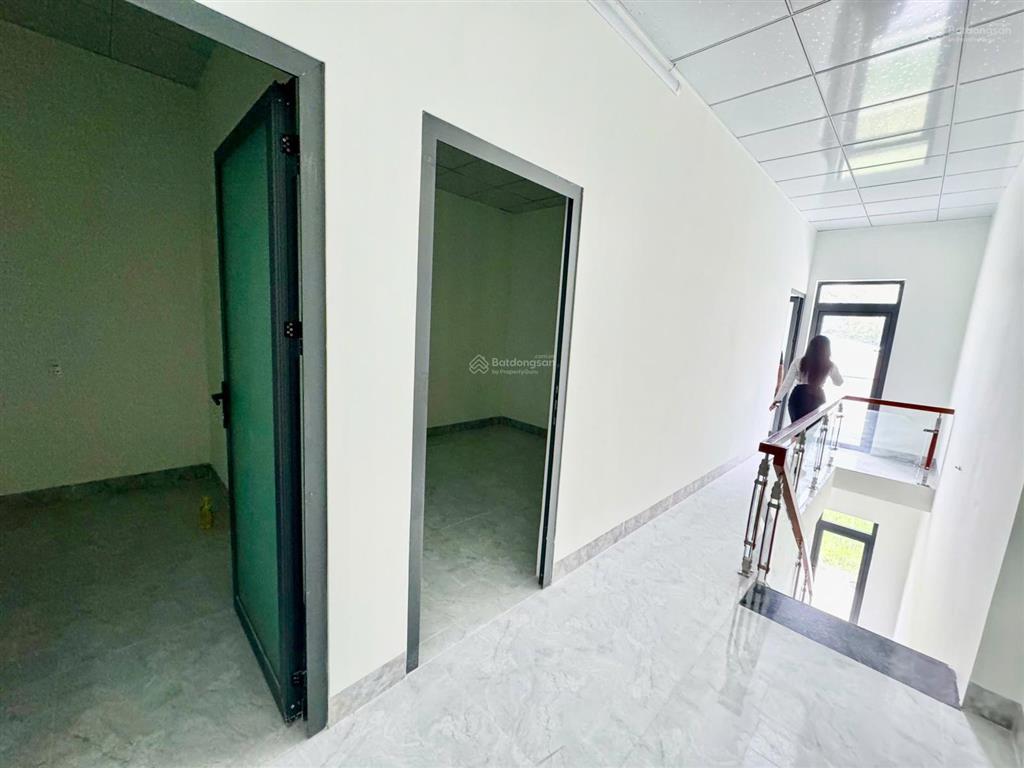 Bán căn nhà 6pn, dtsd 212m2 này nhé, mới xây xong, hiện đang cho thuê 10tr/th