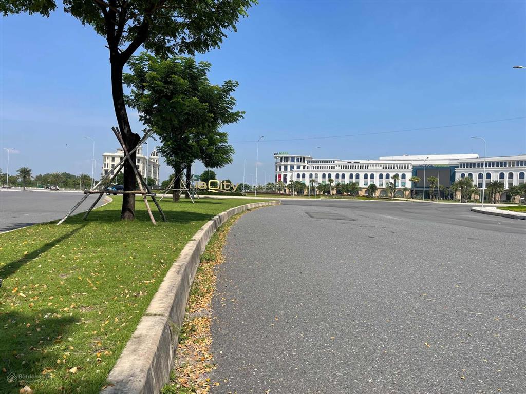 Chính chủ cần bán gấp lô đất 2 mặt tiền gần công viên, dân cư đông đúc xây dựng từ 2 đến 4 lầu
