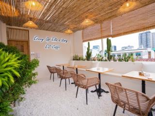Cần sang quán cafe số 86 nguyễn thái học, quận 1. quán xịn, thiết kế đẹp, nội thất cao cấp