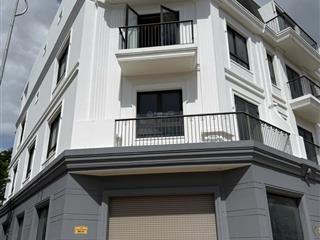 Căn góc 2 mặt đường trái tim thương mại ecocity premia