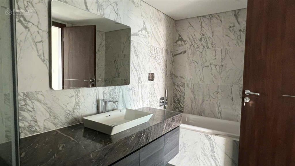 Cần bán căn hộ 08 view thành phố sunshine golden river giá 22 tỷ