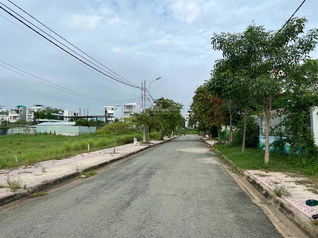 Nền bt cotec px, nền đơn lập 15x20m đường 12m, 300m2, sổ đỏ cty gần ubnd, giá 32tr/m2. 0933 490 ***