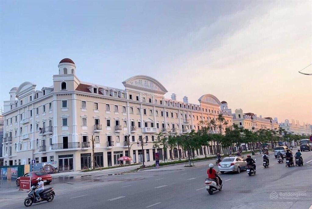 Bán cắt lỗ 3 tỷ căn shophouse 5t view biển trung tâm du lịch bãi cháy hạ long giá 10.7 tỷ sổ đỏ