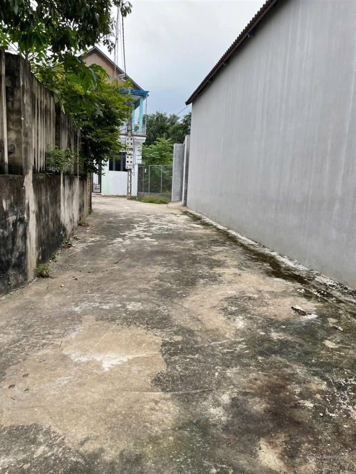 Chính chủ e bán lô đất 109.7 m2, sẵn sổ, ô tô vào được giá dưới 1.8 tỷ lập trí  kim anh  hà nội