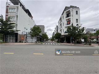 Lô góc ngã tư ngay quốc lộ 1k giáp thủ đức , làng đại học dĩ an làm nhà hàng cafe  vp cty