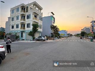 Bán gấp lô góc ngã tư phú hồng thịnh mặt tiền đường 22m ngay ql1k giáp làng đại học thủ đức