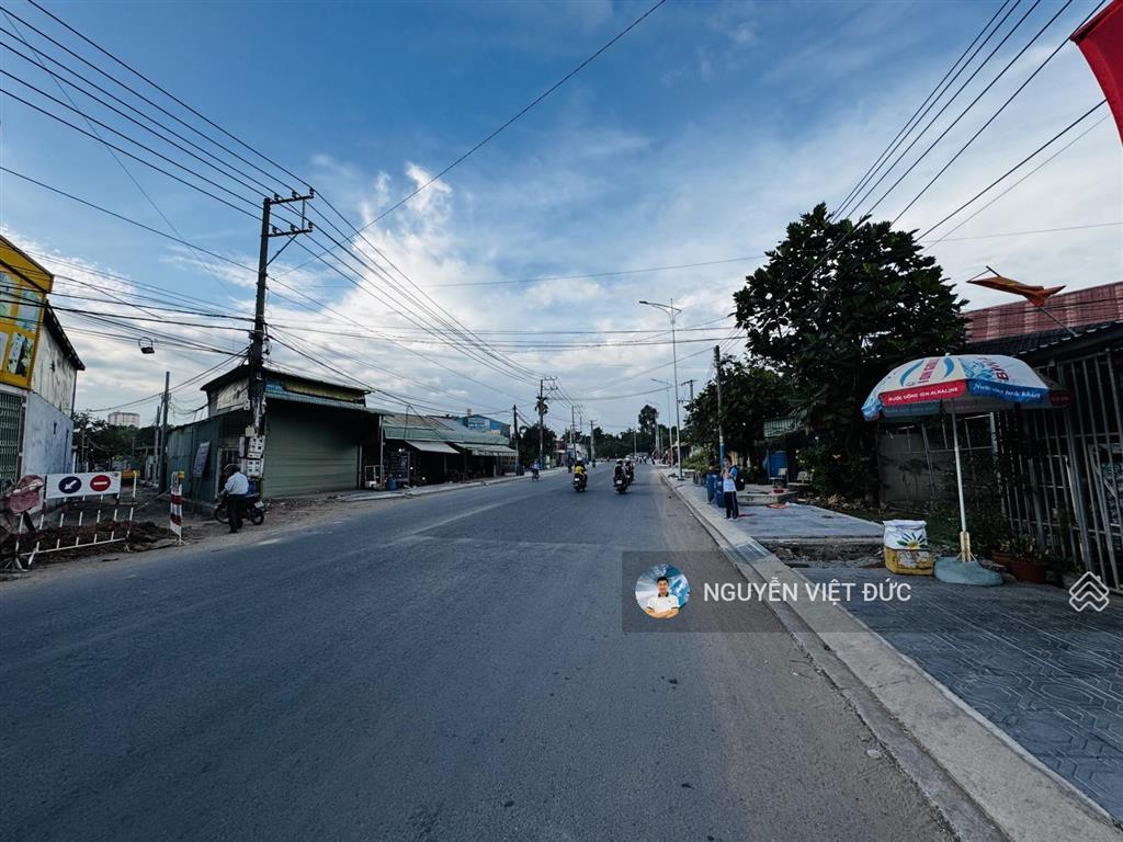 Bán gấp đất làm khách sạn ngang 10m rộng 249m2 mặt tiền trục chính kinh doanh nguyễn thị tươi dĩ an