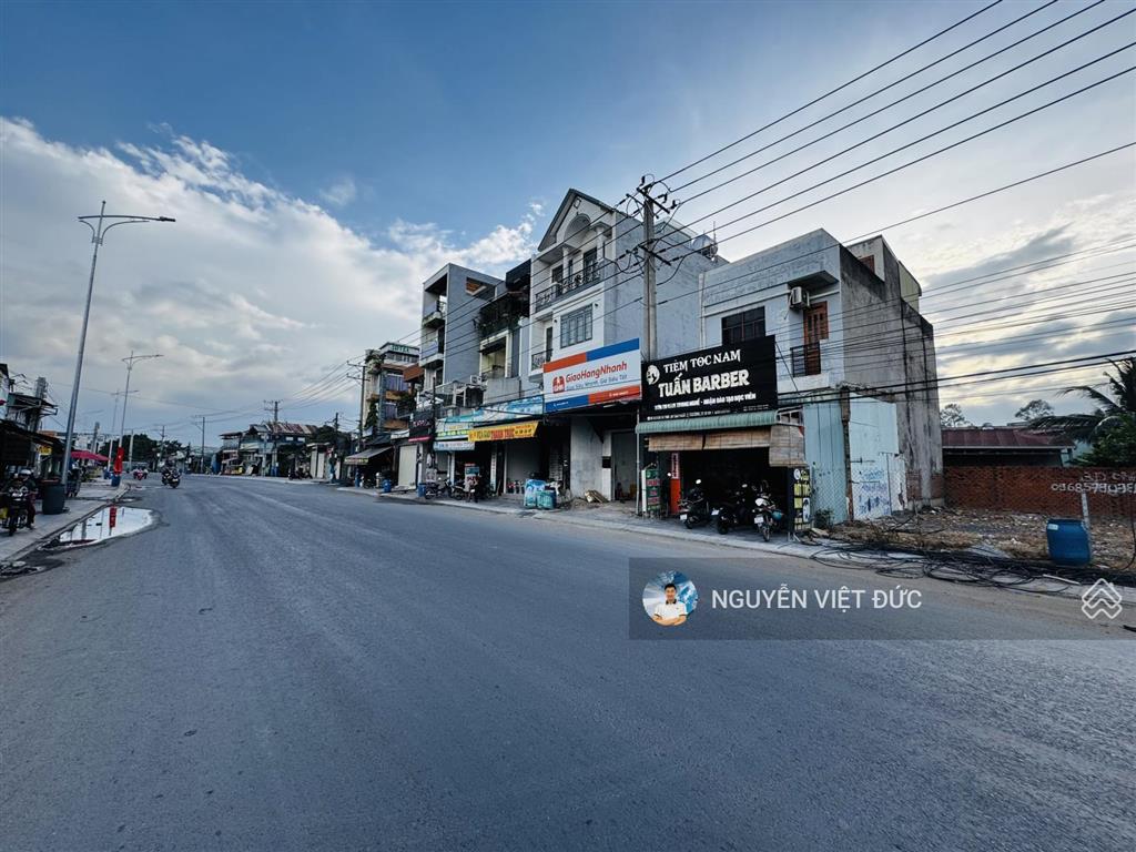 Bán gấp đất làm khách sạn ngang 10m rộng 249m2 mặt tiền trục chính kinh doanh nguyễn thị tươi dĩ an