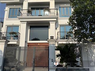 Biệt thự làng việt kiều dt 200m mt 10m chỉ 46 tỷ full nội thất nhập ngoại đường 17m ở và kd đỉnh