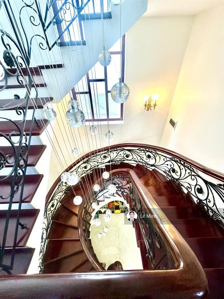 Biệt thự làng việt kiều dt 200m mt 10m chỉ 46 tỷ full nội thất nhập ngoại đường 17m ở và kd đỉnh