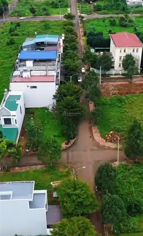 Bán 2 lô liền kề đối diện vp đăng ký đất buôn hồ lk6 đường amapui  ván nguyên cặp