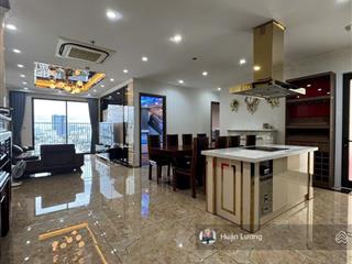 Siêu hot! căn góc 3pn ngắm trọn view q1 sổ hồng cầm chắc trên tay, nội thất đẹp chờ chủ nhân mới!