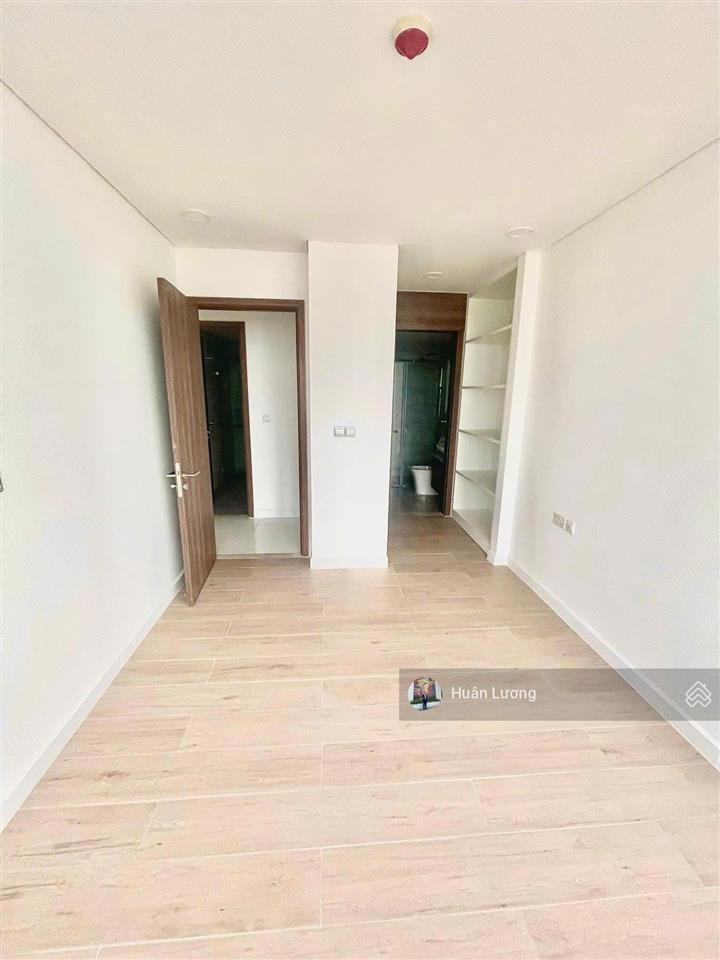 Cần tiền cho con đi du học bán gấp căn góc 2pn 78m2 view q1 tại kingdom 101 đặc biệt đã có sổ hồng