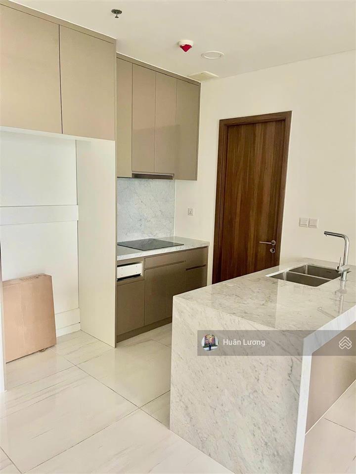 Cần tiền cho con đi du học bán gấp căn góc 2pn 78m2 view q1 tại kingdom 101 đặc biệt đã có sổ hồng