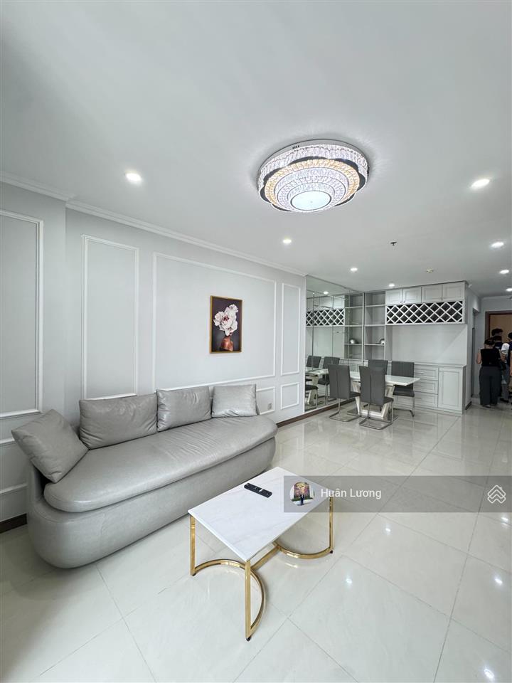 Chính chủ bán căn 2pn 2wc 87m2 tại hà đô centrosa q10 nhà đẹp, view thoáng mát có sổ hồng