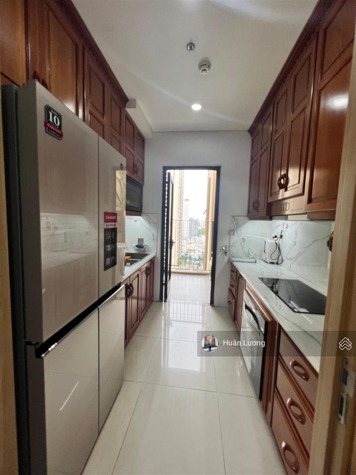 Cần bán căn 3pn  107m2, 2wc đã có sổ hồng view q1 có ban công đôi siêu đẹp tại hà đô centrosa q10
