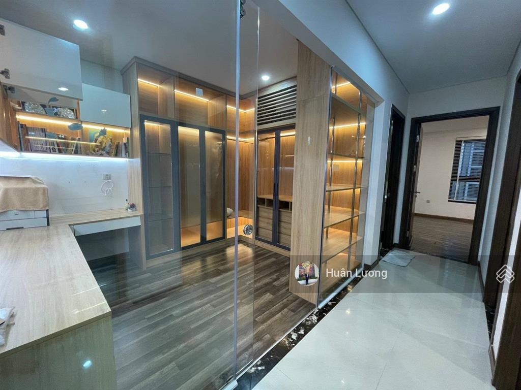 Cần bán căn 3pn  107m2, 2wc đã có sổ hồng view q1 có ban công đôi siêu đẹp tại hà đô centrosa q10