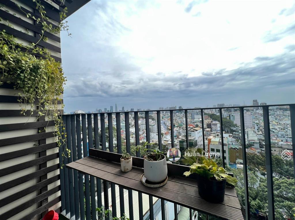 Cần bán căn 3pn  107m2, 2wc đã có sổ hồng view q1 có ban công đôi siêu đẹp tại hà đô centrosa q10