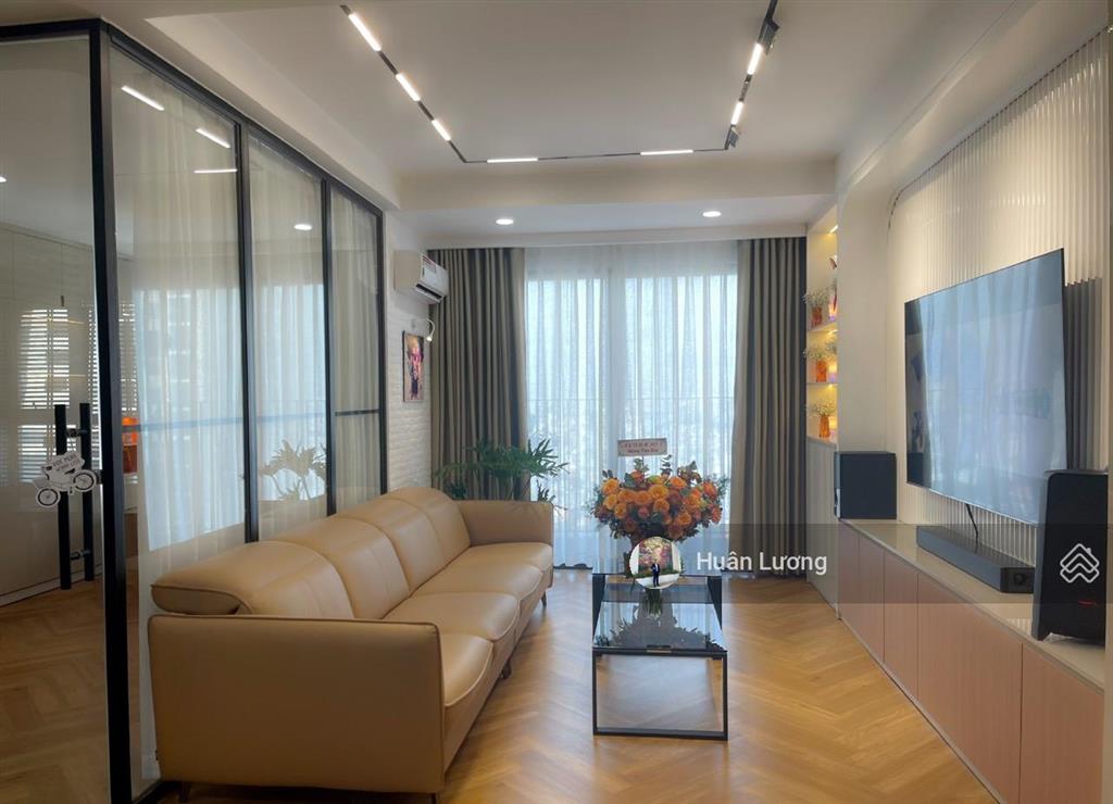 Hot new! cần bán nhanh căn góc 3pn2wc view ngắm thành phố đã có sổ tại hà đô centrosa quận 10